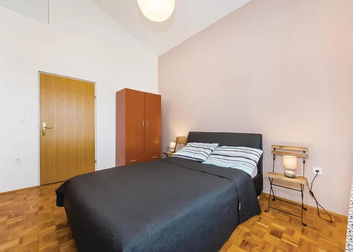 아파트 One-bedroom In Svpetar *