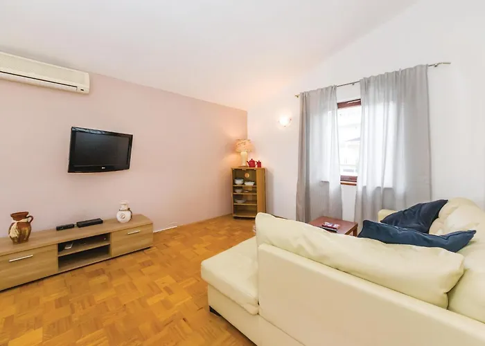 아파트 One-bedroom In Svpetar
