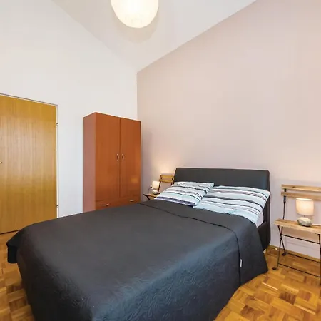 Daire One-bedroom In Svpetar *