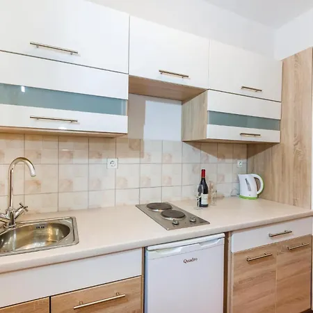 Daire One-bedroom In Svpetar