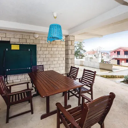 Daire One-bedroom In Svpetar